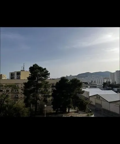 Spacieux, Proche Centre Ville. Apartamento