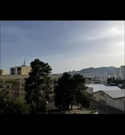 Spacieux, Proche Centre Ville. 公寓